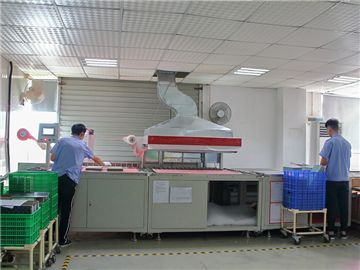 Full automatic vacuum packaging machine